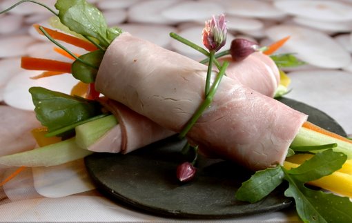 Pictures Of Spring Rolls. A ham spring roll.